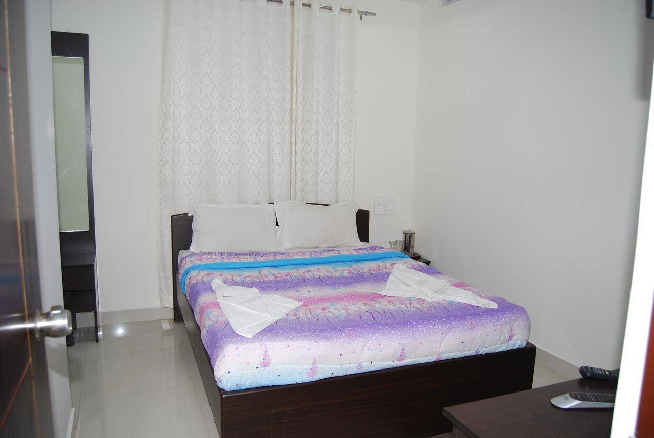 Отель Pratham Residency Майсур Экстерьер фото