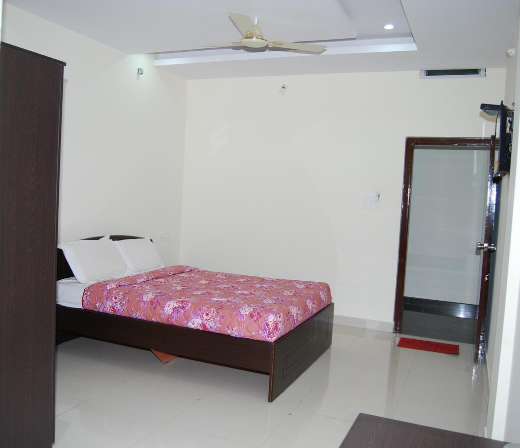Отель Pratham Residency Майсур Экстерьер фото